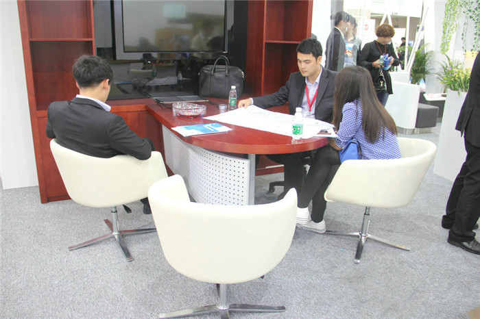 銀行家具